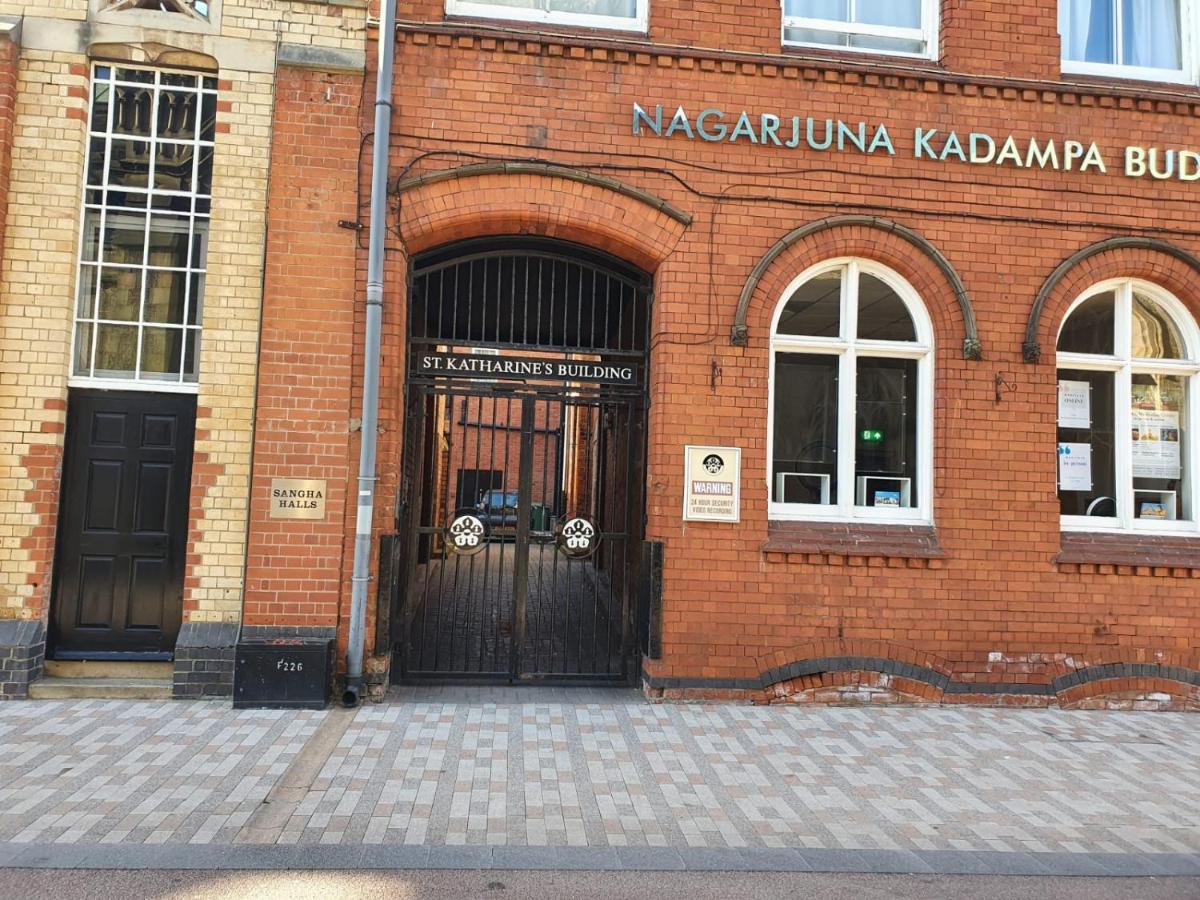D19 Sangha Hall Leicester Buitenkant foto