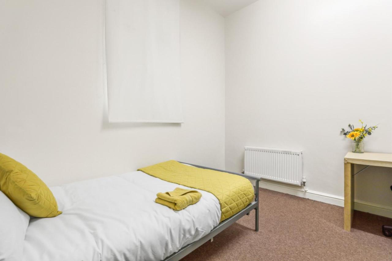 D19 Sangha Hall Leicester Buitenkant foto
